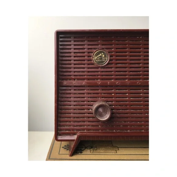 Vintage Brown and Gold Retro Radio - Picture 3 of 8